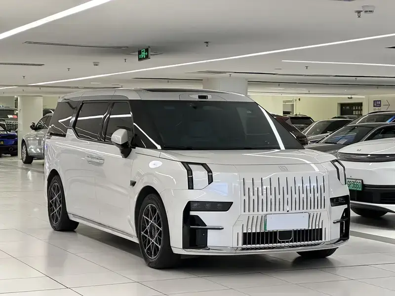 2024 Zeekr 009 с пробегом 45 000 км