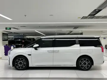 2024 Zeekr 009 с пробегом 45 000 км