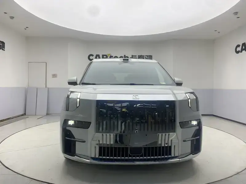 2024 Zeekr 009 с пробегом 12 100 км