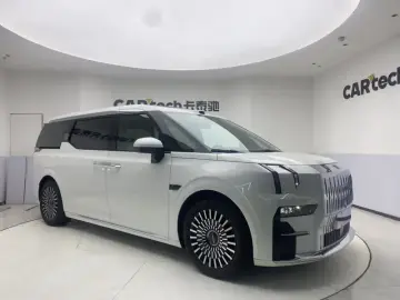 2024 Zeekr 009 с пробегом 12 100 км