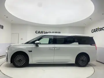 2024 Zeekr 009 с пробегом 12 100 км