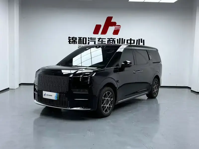 2024 Zeekr 009 с пробегом 26 000 км
