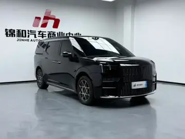 2024 Zeekr 009 с пробегом 26 000 км