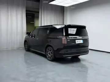 2024 Zeekr 009 с пробегом 26 000 км