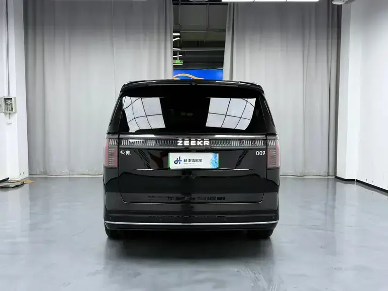 2024 Zeekr 009 с пробегом 26 000 км