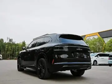 2026 Zeekr 8X с пробегом 1 000 км