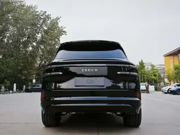 2026 Zeekr 8X с пробегом 1 000 км