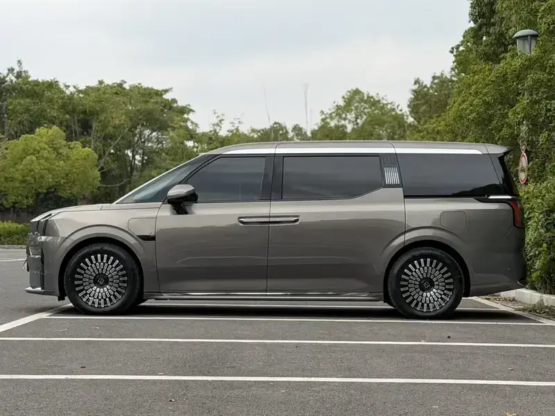 2026 Zeekr 009 с пробегом 16 000 км