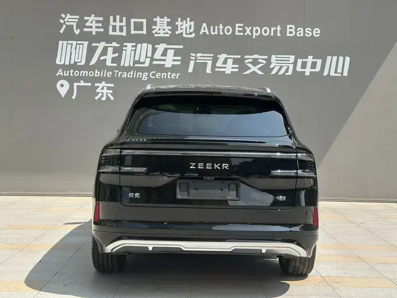 2026 Zeekr 8X с пробегом 200 км