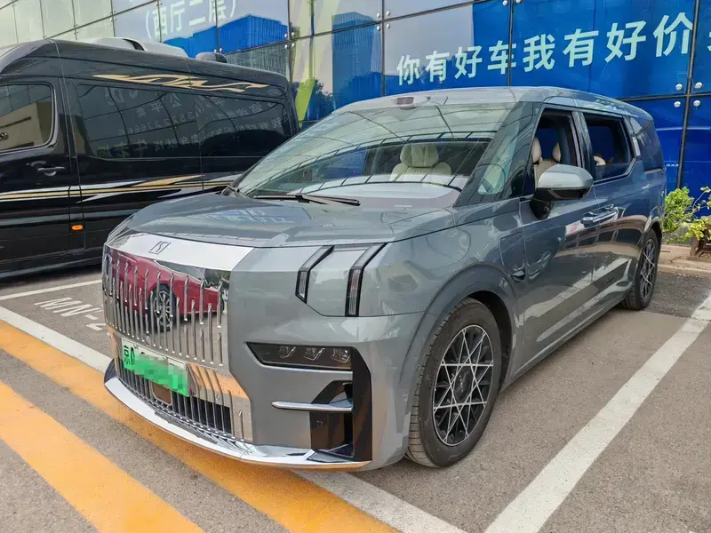 2024 Zeekr 009 с пробегом 47 000 км