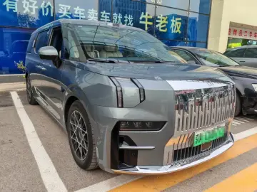2024 Zeekr 009 с пробегом 47 000 км