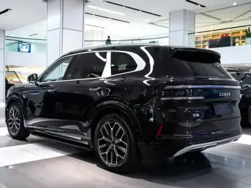 2026 Zeekr 8X с пробегом 100 км