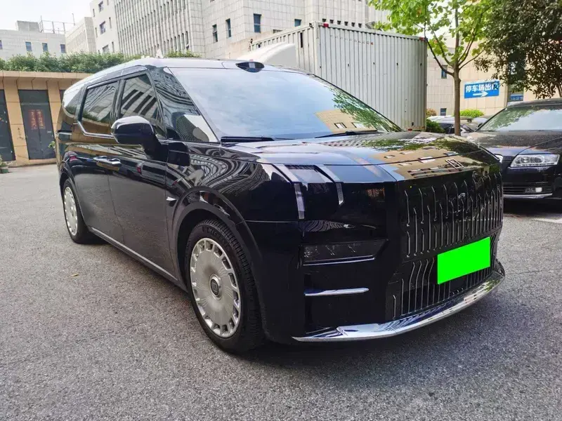 2024 Zeekr 009 с пробегом 7 000 км