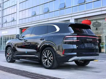 2026 Zeekr 8X с пробегом 5 000 км