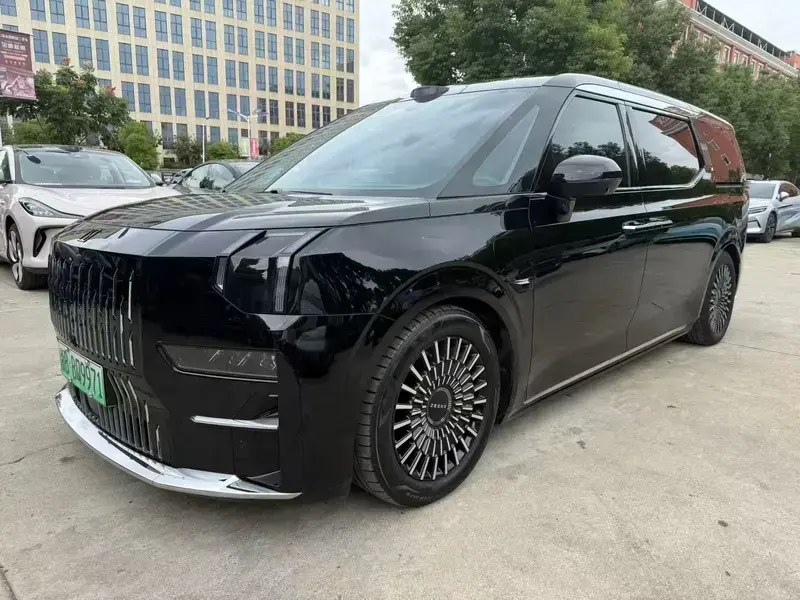 2024 Zeekr 009 с пробегом 89 000 км