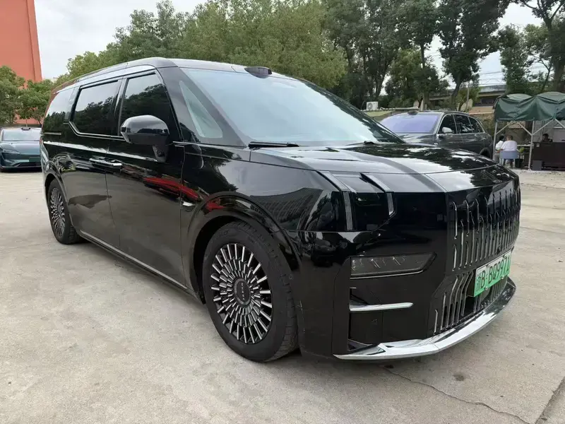 2024 Zeekr 009 с пробегом 89 000 км