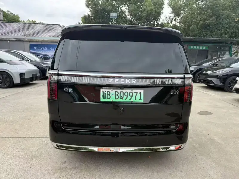 2024 Zeekr 009 с пробегом 89 000 км