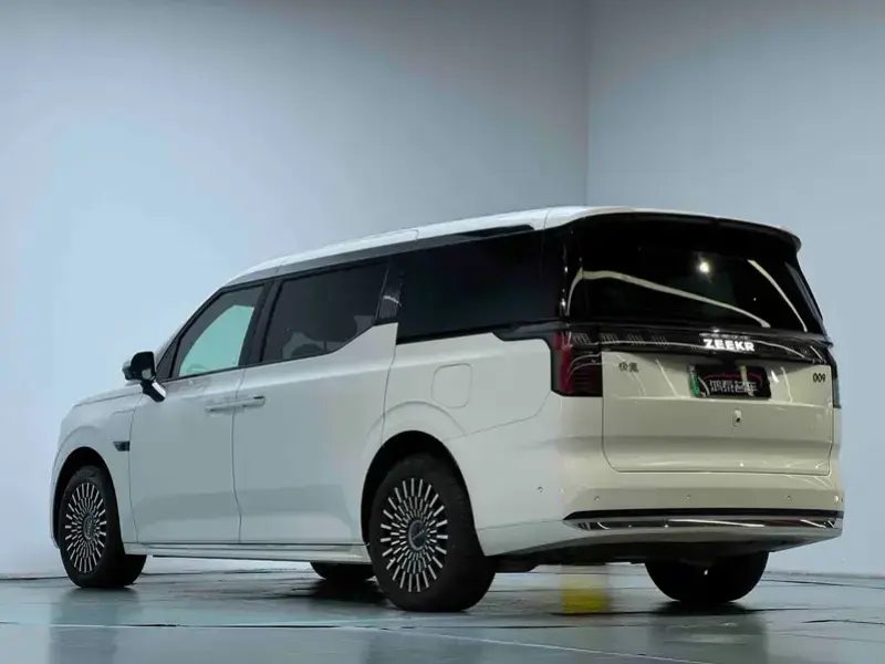 2024 Zeekr 009 с пробегом 16 000 км