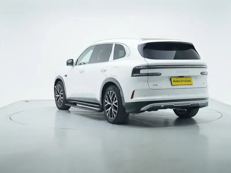 2026 Zeekr 8X с пробегом 200 км
