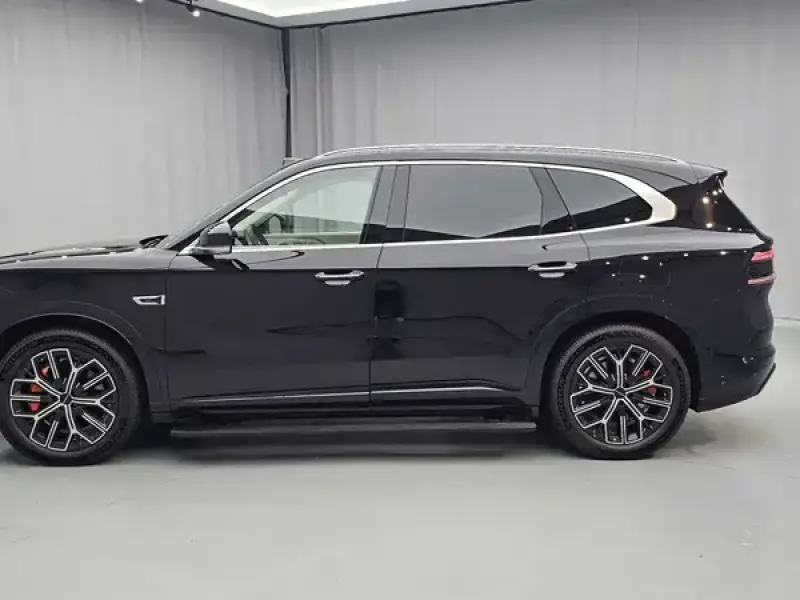 2026 Zeekr 8X с пробегом 800 км