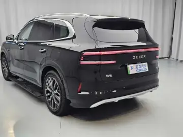 2026 Zeekr 8X с пробегом 800 км