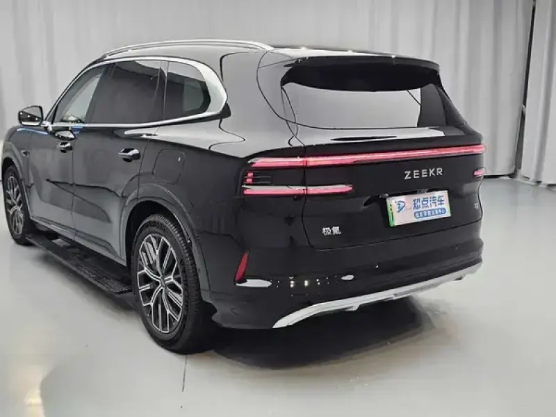 2026 Zeekr 8X с пробегом 800 км