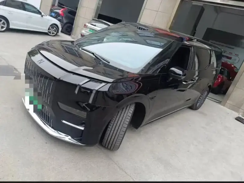 2024 Zeekr 009 с пробегом 15 000 км