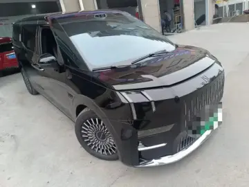 2024 Zeekr 009 с пробегом 15 000 км