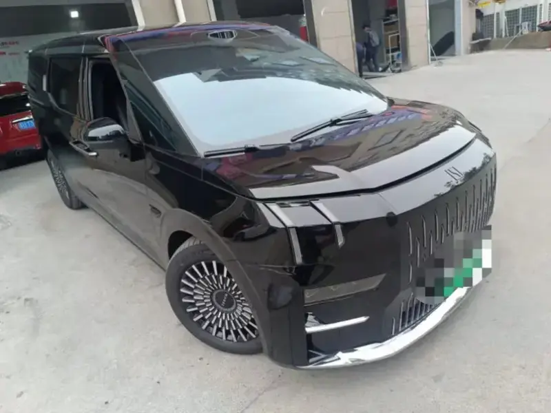2024 Zeekr 009 с пробегом 15 000 км