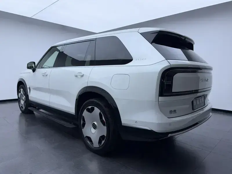 2025 Zeekr 9X с пробегом 25 000 км