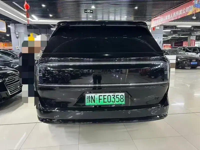 2025 Zeekr 9X с пробегом 21 000 км