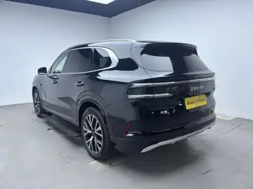 2026 Zeekr 8X с пробегом 100 км