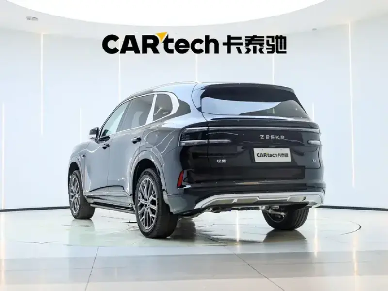 2026 Zeekr 8X с пробегом 300 км