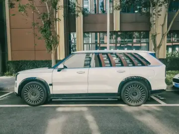 2025 Zeekr 9X с пробегом 21 000 км