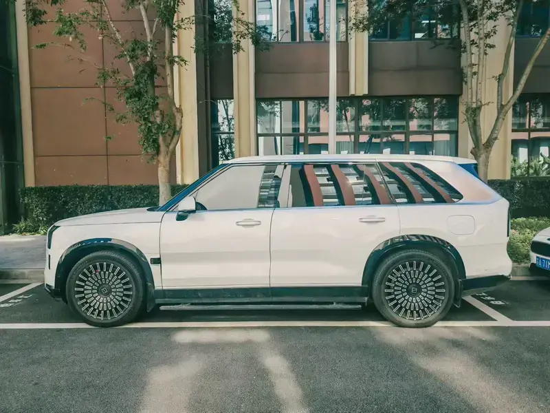 2025 Zeekr 9X с пробегом 21 000 км