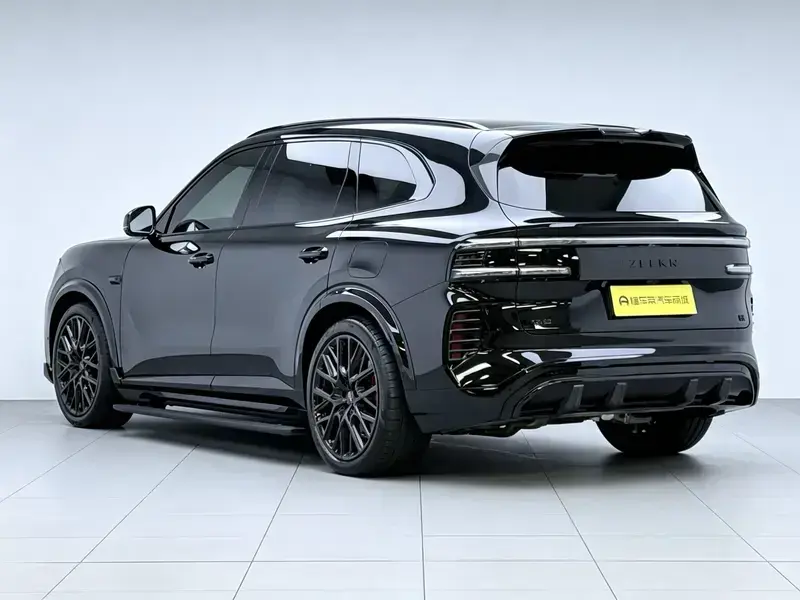 2026 Zeekr 8X с пробегом 7 200 км
