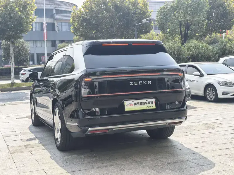 2025 Zeekr 9X с пробегом 32 000 км