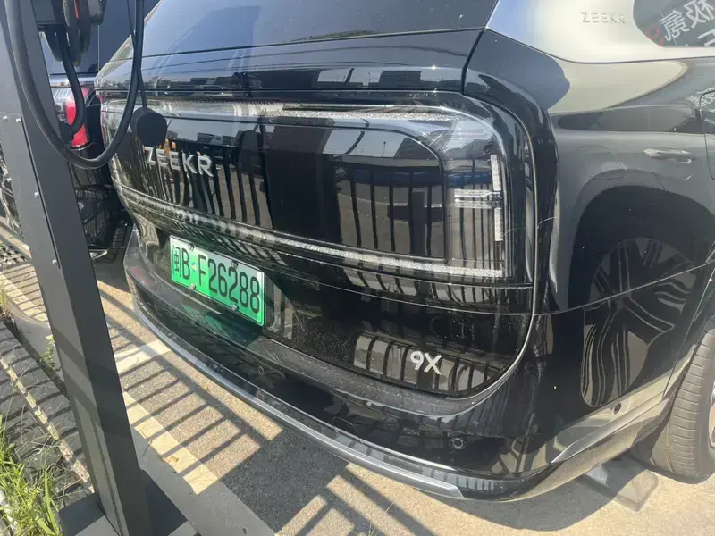 2025 Zeekr 9X с пробегом 17 000 км