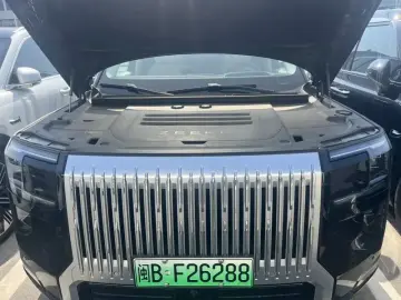 2025 Zeekr 9X с пробегом 17 000 км