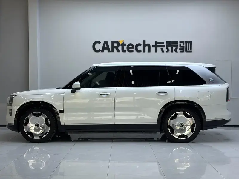 2025 Zeekr 9X с пробегом 25 000 км