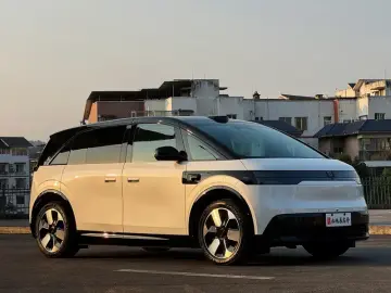 2025 Zeekr Mix с пробегом 6 500 км