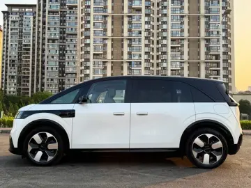 2025 Zeekr Mix с пробегом 6 500 км