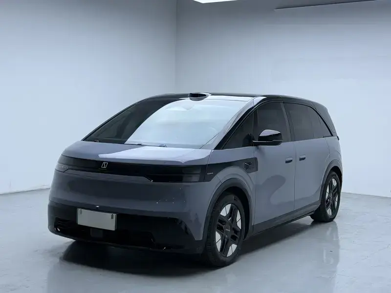 2025 Zeekr Mix с пробегом 11 000 км