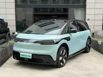 2025 Zeekr Mix с пробегом 200 км