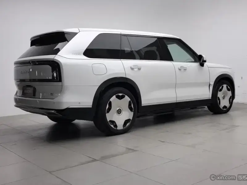 2025 Zeekr 9X с пробегом 50 100 км