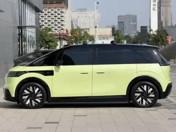 2025 Zeekr Mix с пробегом 46 000 км