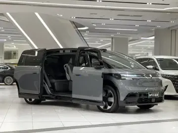 2025 Zeekr Mix с пробегом 4 000 км