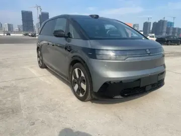 2025 Zeekr Mix с пробегом 28 800 км