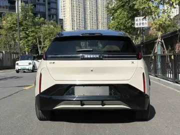 2025 Zeekr X с пробегом 5 000 км