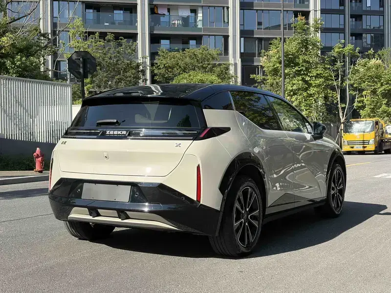 2025 Zeekr X с пробегом 5 000 км